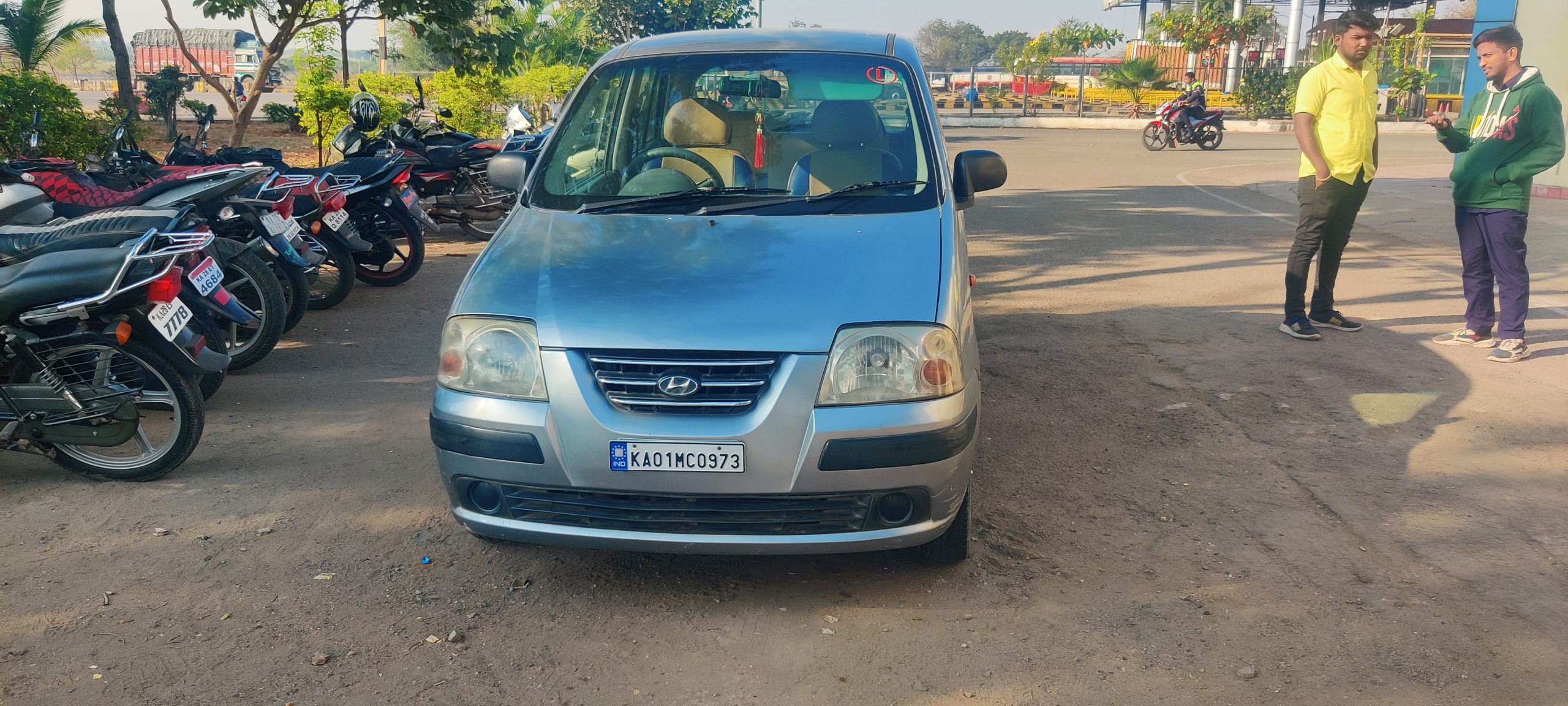 vijayapur-tollgate-staff-on-an-adventure-to-catch-the-car-thief