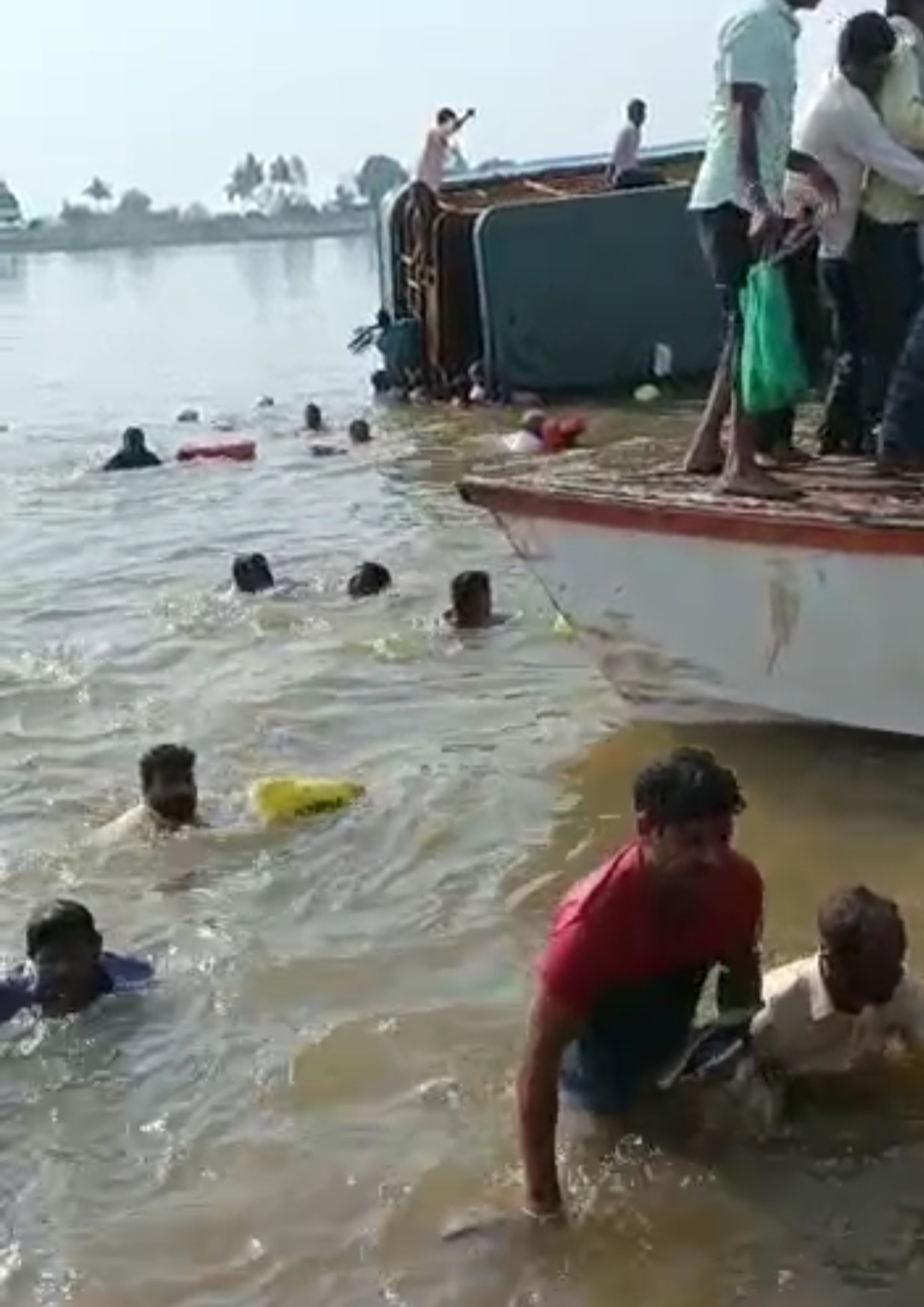 overturned-boat-in-krishna-river