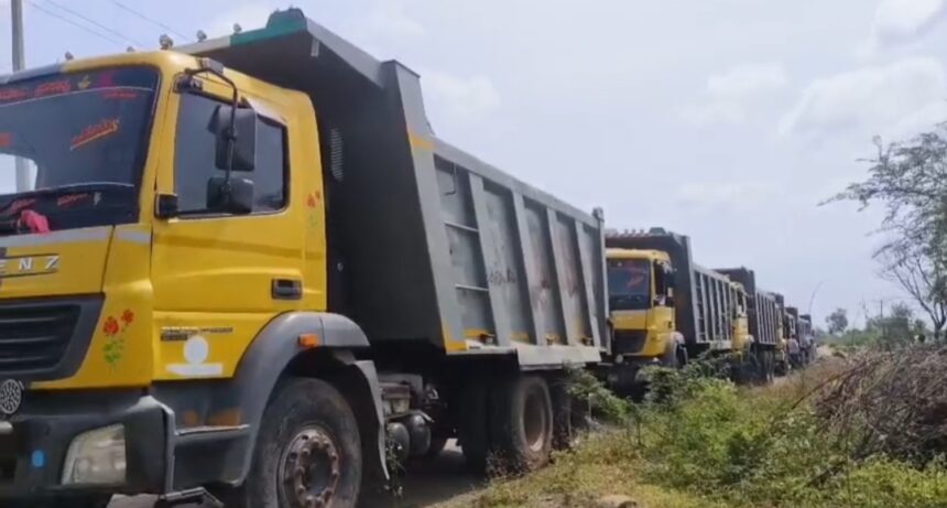 ಆಲಮೇಲನಲ್ಲಿ ಟಿಪ್ಪರಗಳು ವಶ ಆಲಮೇಲನಲ್ಲಿ ಟಿಪ್ಪರಗಳು ವಶ