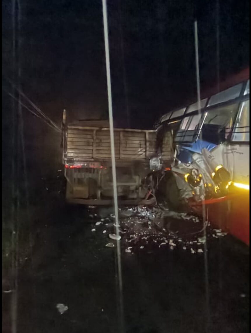 ಭೀಕರ ಅಪಘಾತ ! ಮೂವರು ಸಾವು ! ಏಳು ಗಂಭೀರ