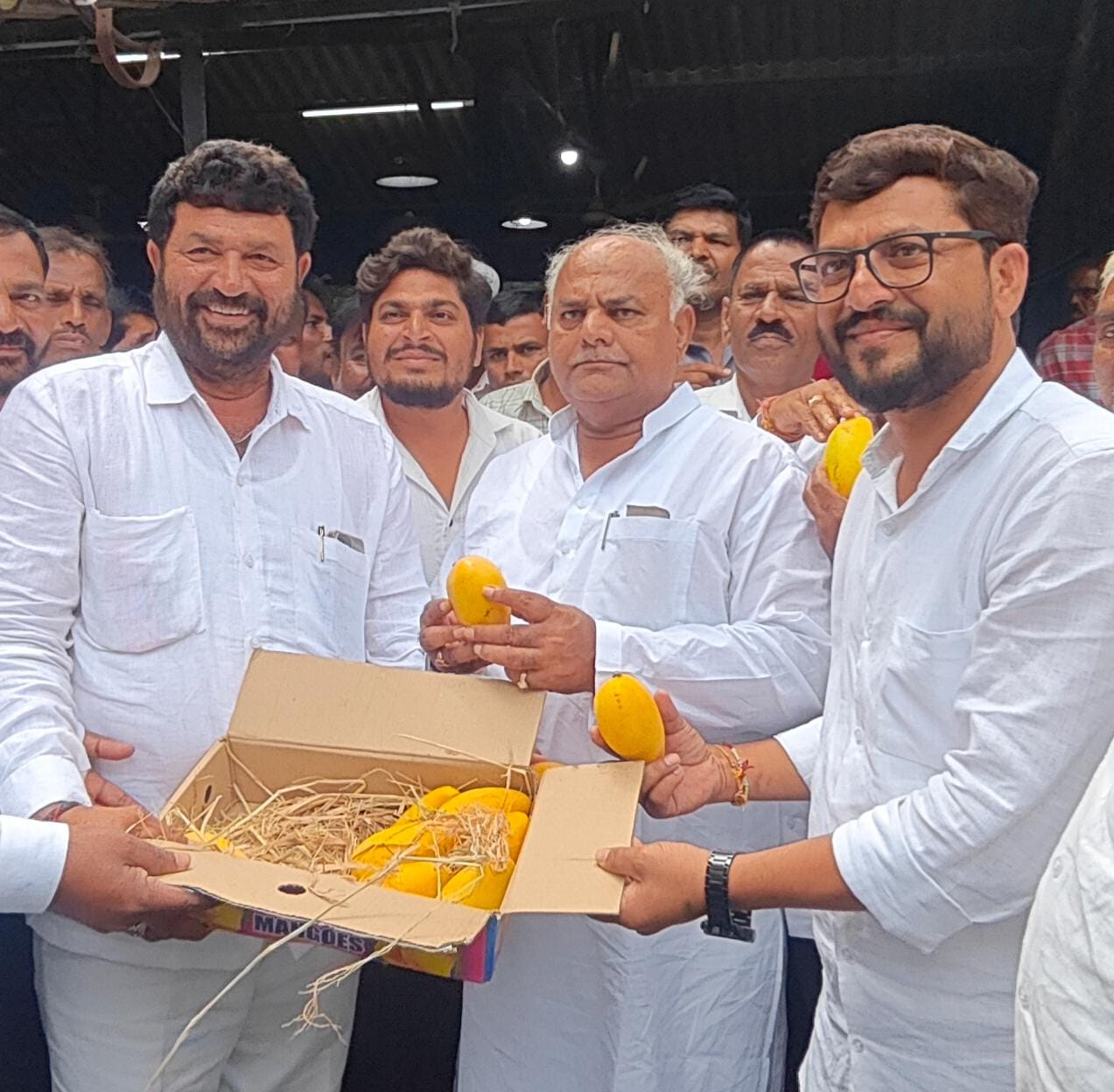 ಪ್ರಗತಿಪರ ಯುವ ರೈತನನ್ನು ಸನ್ಮಾನಿಸಿ ಪ್ರೋತ್ಸಾಹಿಸಿದ ಸಚಿವ ಶಿವಾನಂದ ಪಾಟೀಲ* ಪ್ರಗತಿಪರ ಯುವ ರೈತನನ್ನು ಸನ್ಮಾನಿಸಿ ಪ್ರೋತ್ಸಾಹಿಸಿದ ಸಚಿವ ಶಿವಾನಂದ ಪಾಟೀಲ*