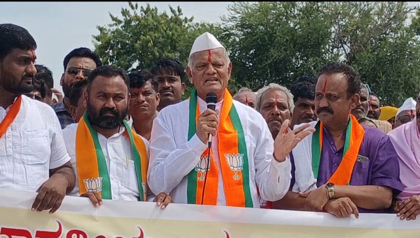 ಕೃಷ್ಣಾ ಮೆಲ್ದಂಡೆ ಯೋಜನೆಯ ಮೂರನೇಯ ಹಂತದ ರೈತರಿಗೆ ಪರಿಹಾರಕ್ಕಾಗಿ ಪ್ರತಿಭಟನೆ ಕೃಷ್ಣಾ ಮೆಲ್ದಂಡೆ ಯೋಜನೆಯ ಮೂರನೇಯ ಹಂತದ ರೈತರಿಗೆ ಪರಿಹಾರಕ್ಕಾಗಿ ಪ್ರತಿಭಟನೆ