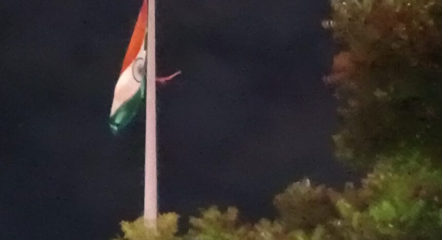 *ರಾಷ್ಟ್ರ ಧ್ವಜಕ್ಕೆ ಅಪಮಾನ*