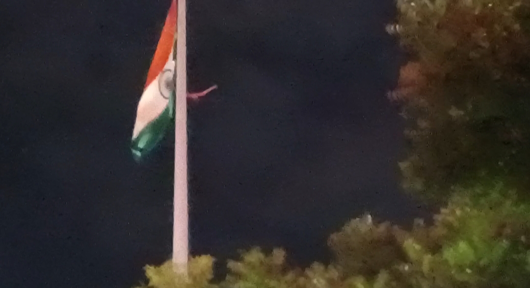 *ರಾಷ್ಟ್ರ ಧ್ವಜಕ್ಕೆ ಅಪಮಾನ*